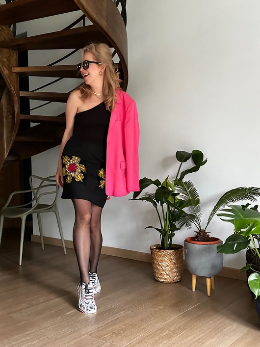 spódnice mini Spódnica mini z elementem haftowanym r. M/L