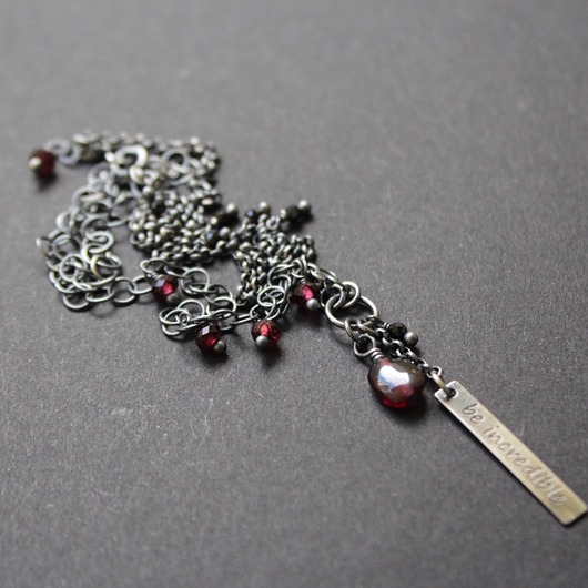 srebrne naszyjniki Naszyjnik Be incredible z granatmi i czarnym turmalinem