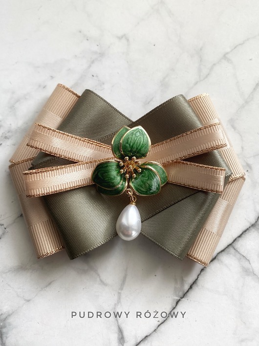 broszki Brosza z zielonym Kwiatem i perłą Nowość