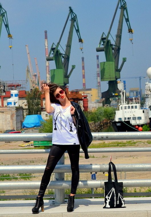 T-shirt biały oversize DŹWIGNIJ SIĘ ZAKLAD ze 3MIASTO