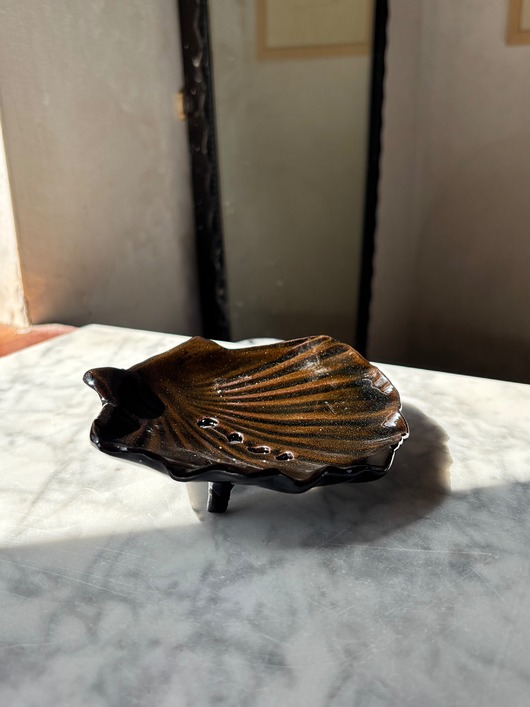 mydelniczki Ceramiczna Mydelniczka z Odpływem Muszelka Muszla Czarno Brązowa