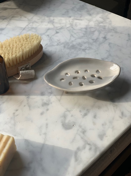 mydelniczki Handmade Ceramiczna Mydelniczka Podłużna z Odpływem Biała Perłowa