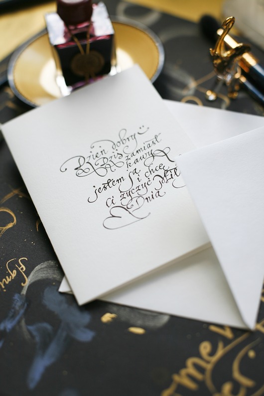 kartki scrapbooking Personalizowana kartka z życzeniami kaligrafowana ręcznie atramentem