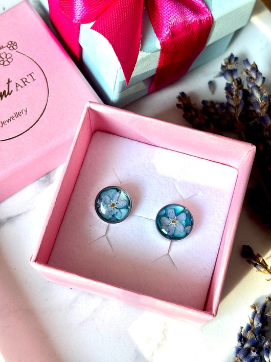 kolczyki z żywicy Kolczyki niezapominajki na błękicie