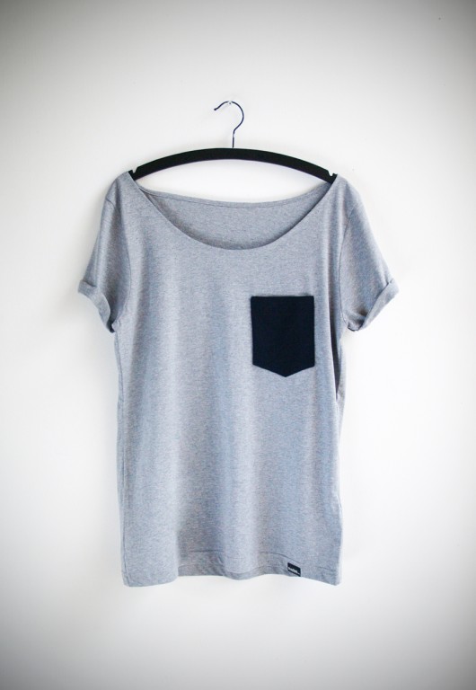 navy pocket - organic t-shirt mmhm