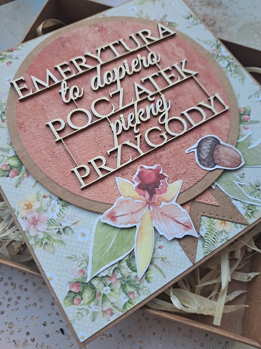 kartki scrapbooking Kartka z okazji przejścia na emeryturę dla kobiety (pudełko)