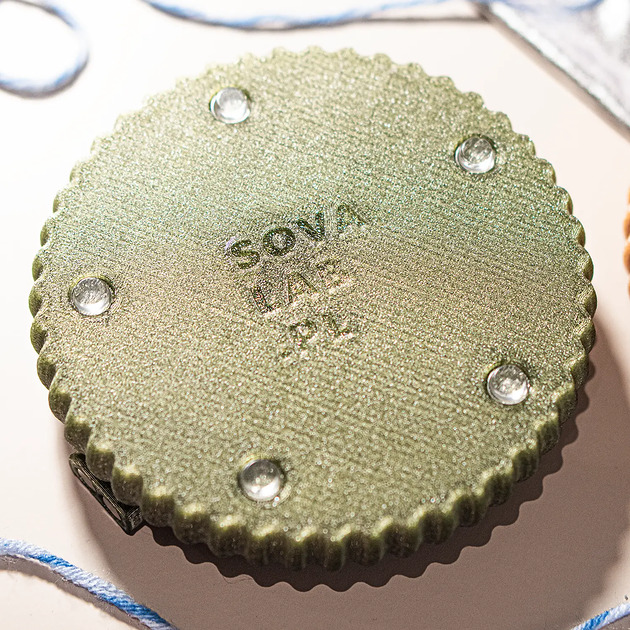 akcesoria różne Składany kołowrotek - stojak na włóczkę  Yarn spinner - SPRKLE OLIVE