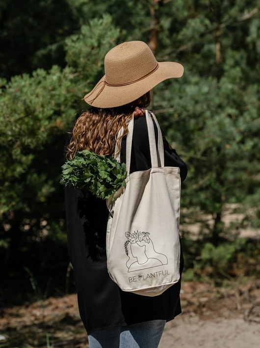torby na zakupy Torba bawełniana z nadrukiem roślinnym - medium - Be Plantful