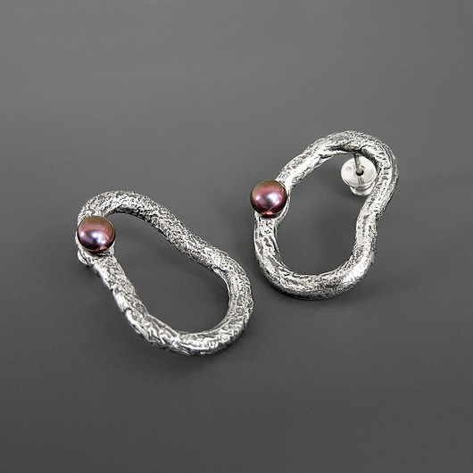 kolczyki srebrne Unikatowe asymetryczne surowe kolczyki srebrne z perłą