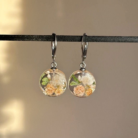 kolczyki z żywicy Kolczyki z  gipsówką