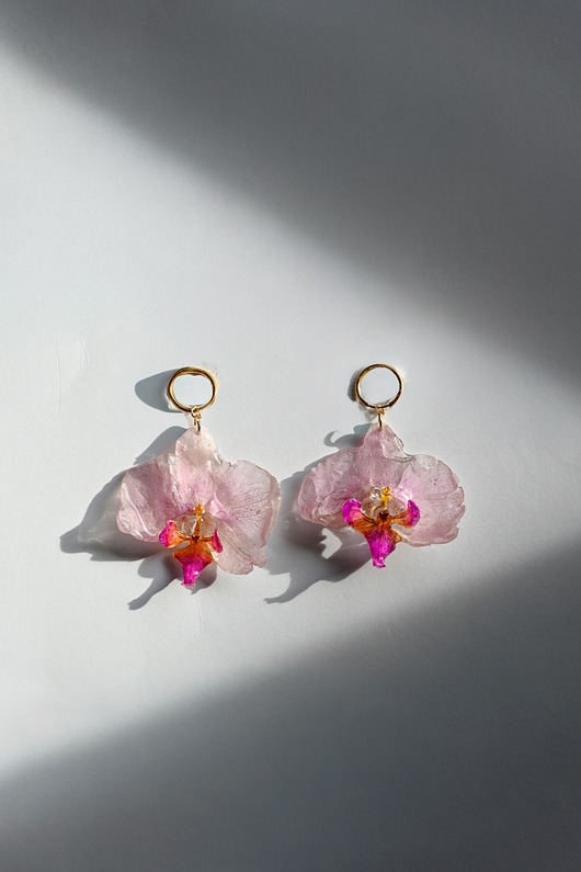 kolczyki z żywicy Kolczyki z prawdziwą orchideą w żywicy kwiaty biżuteria