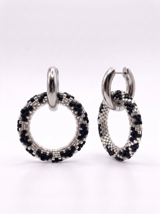 kolczyki - inne Czarno srebrne kolczyki koła z koralików Miyuki - snake pattern