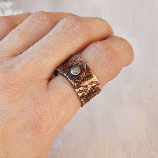 pierścionki - różne Pierścionek z kutej, oksydowanej miedzi /47/ biżuteria miedziana rękodzieło