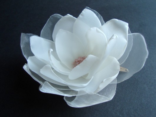 BIAŁA MAGNOLIA_SPINKA SundayRose