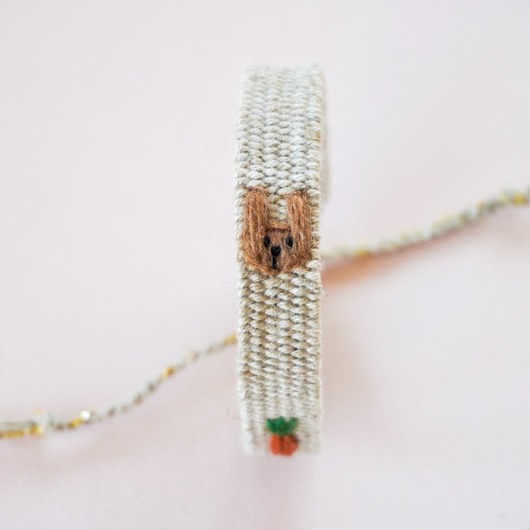 bransoletki na sznurku Bransoletka handmade,  z haftem ręcznym - królik
