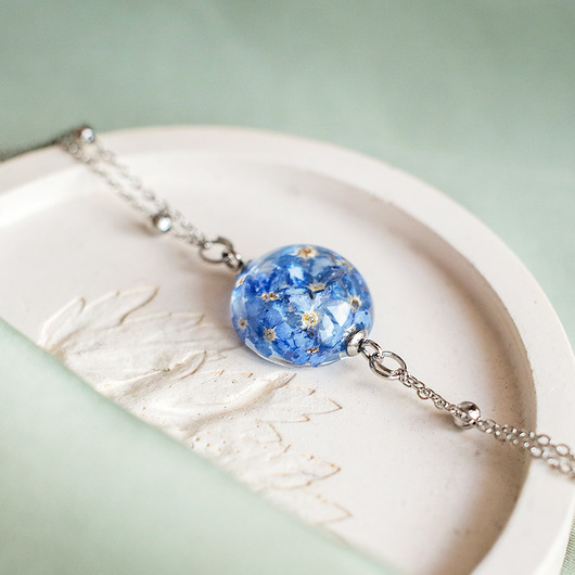 bransoletki z żywicy Bransoletka z niezapominajkami