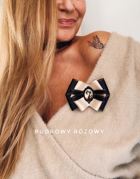 broszki Brosza z niesamowitą grafiką   zamkniętą pod kaboszonem NEW