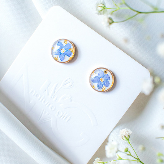 kolczyki z żywicy Kolczyki sztyfty z niezapominajkami