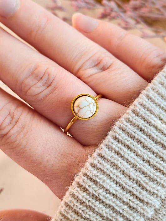 pierścionki - różne Pierścionek ze stali chirurgicznej kamień naturalny Howlit, na walentynki