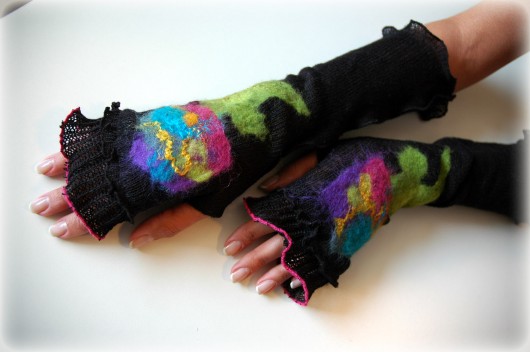 Black mittens malowane lnem