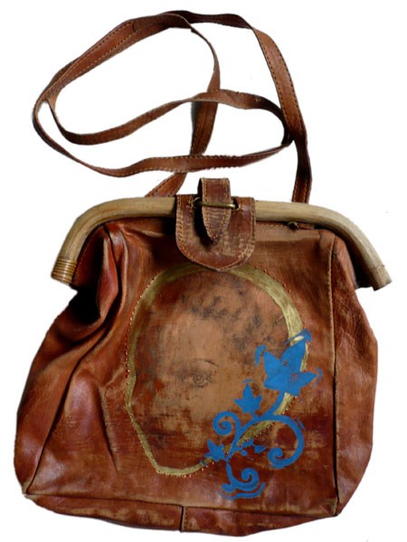 ZŁOTA KOBIETA Recycling art