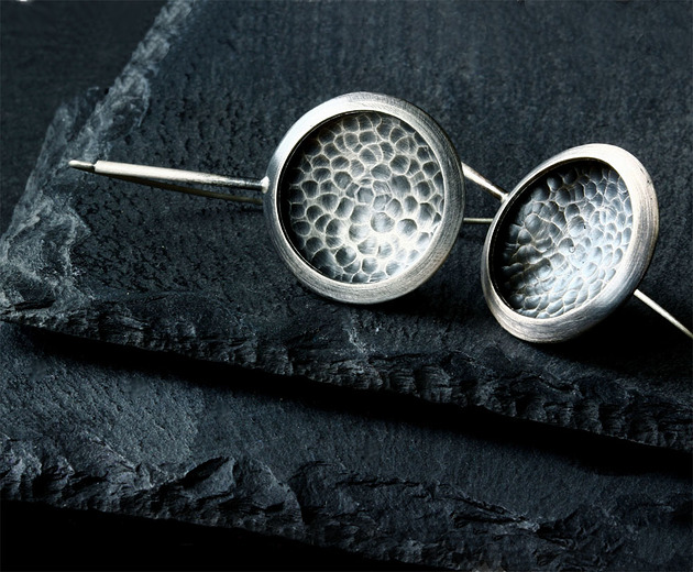 kolczyki wire wrapping Oksydowane kolczyki z teksturowanego srebra