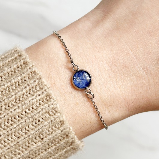 bransoletki z żywicy Mała bransoletka z kwiatami w żywicy