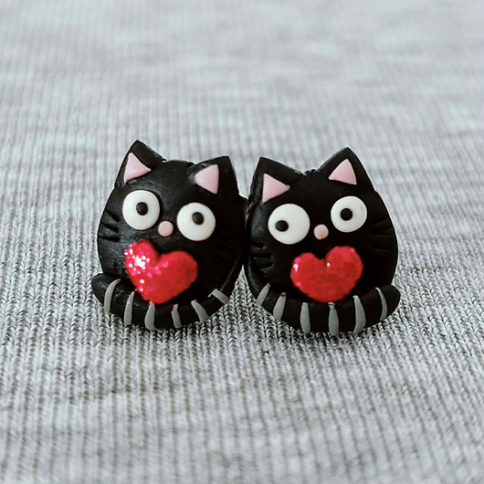 kolczyki z masy plastycznej Kolczyki czarne kotki z serduszkiem