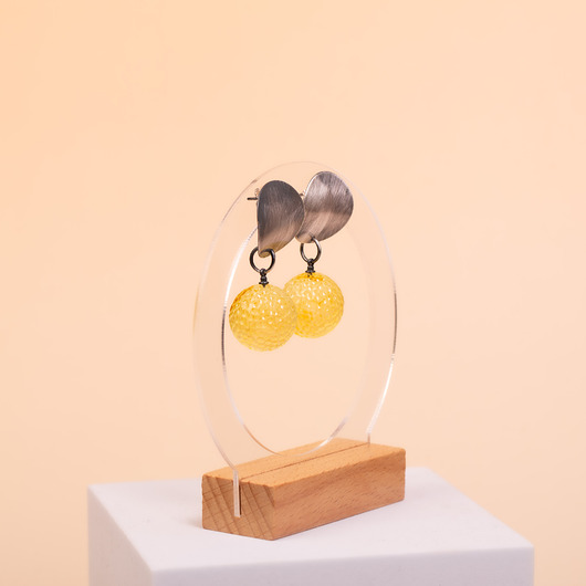 kolczyki srebrne Kolczyki srebrne z bursztynem bałtyckim rzeźbionym