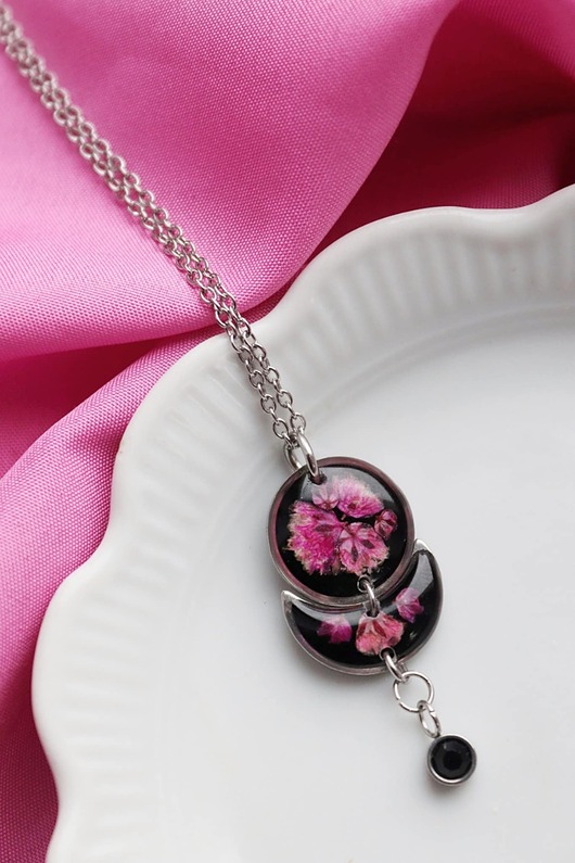 wisiory Naszyjnik z różową gipsówką