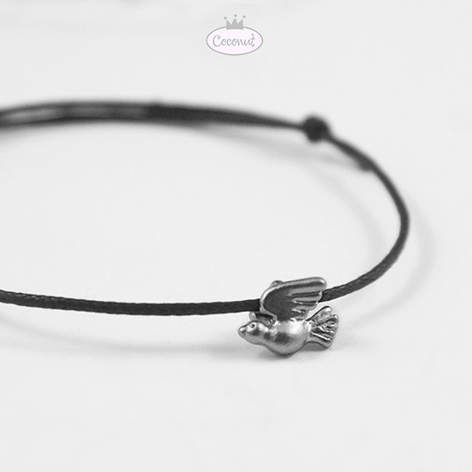 bransoletki na sznurku Gołąbek - rodowana bransoletka z zawieszką