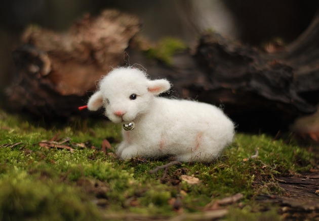 ozdoby wielkanocne Baranek Wielkanocny- leżący