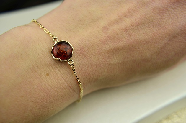 bransoletki złote Złota bransoletka z koniakowym bursztynem pr. 585