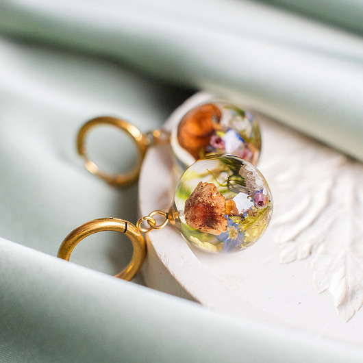 kolczyki z żywicy Kolczyki z leśną kompozycją