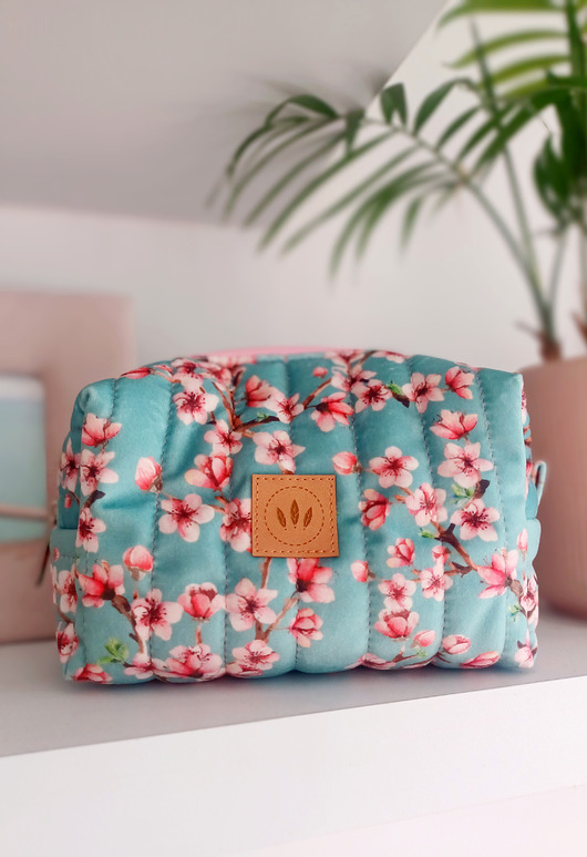 kosmetyczki Pikowana kosmetyczka z weluru Kwiatuszki