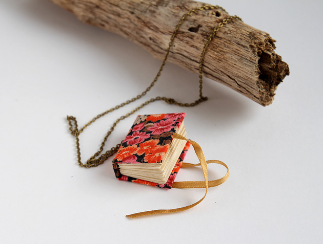 wisiory Naszyjnik książka