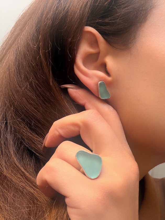 kolczyki srebrne Kolczyki sztyfty srebrne ze szkłem morskim