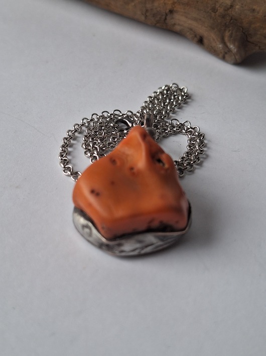 wisiory Wisior z koralem Naszyjnik z koralem