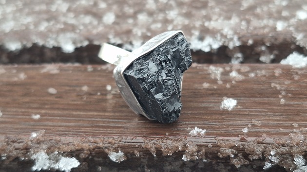 pierścionki - różne Turmalin jak węgiel - pierścionek rezerwacja