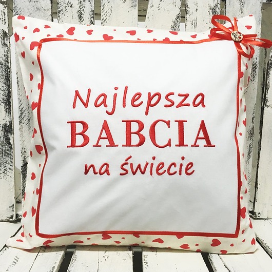 PODUSZKA BABCIA - RED HEARTS - white Majunto