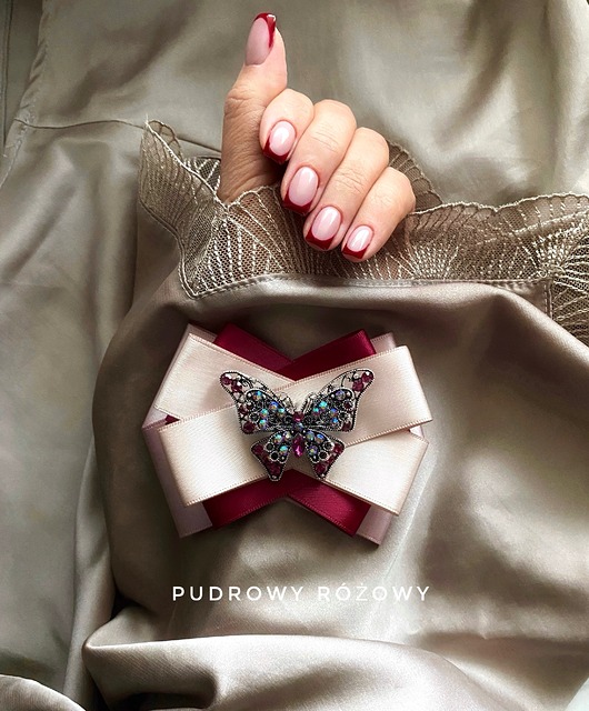 broszki Brosza z kryształkowym motylem Nowa Kolekcja