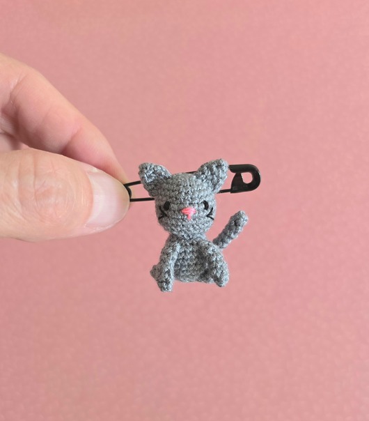 broszki Szary kotek przypinka, broszka