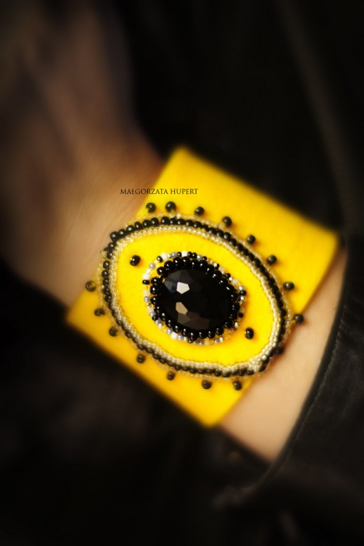 Jaune Noir FlowerFelt Design