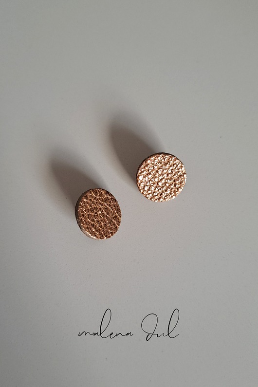 kolczyki - inne GAJA Małe kolczyki koła miedziane metaliczne minimalistyczne  skóra naturalna