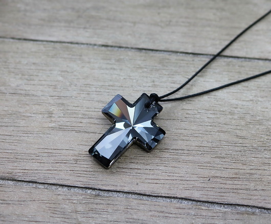  Męski naszyjnik sznurkowy z krzyżem SWAROVSKI Coccola JEWELLERY