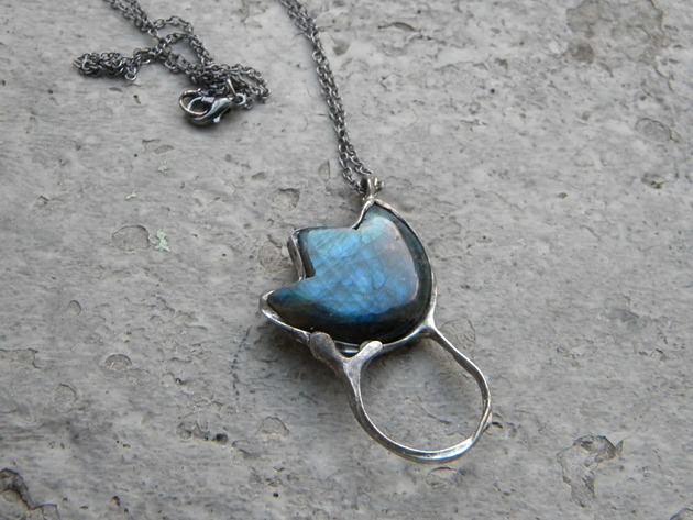 wisiory Niebieskozielony  labradoryt kwiatek - naszyjnik