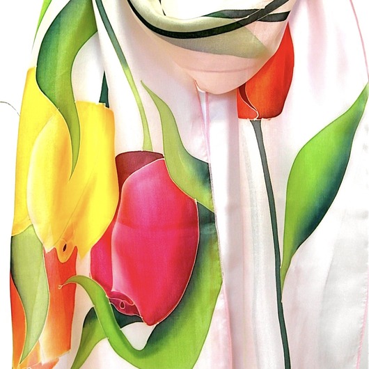 szale damskie Jedwabny szal z kolorowymi tulipanami