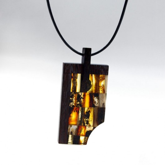 KLIMT II - wisior z drewna i bursztynu AmberTree