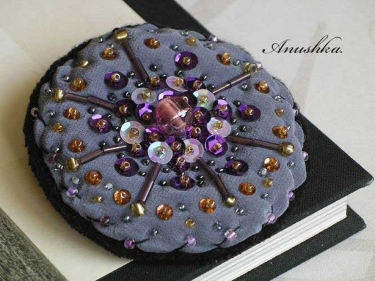 Embroidered brooch_pale Violet ANUSHKA