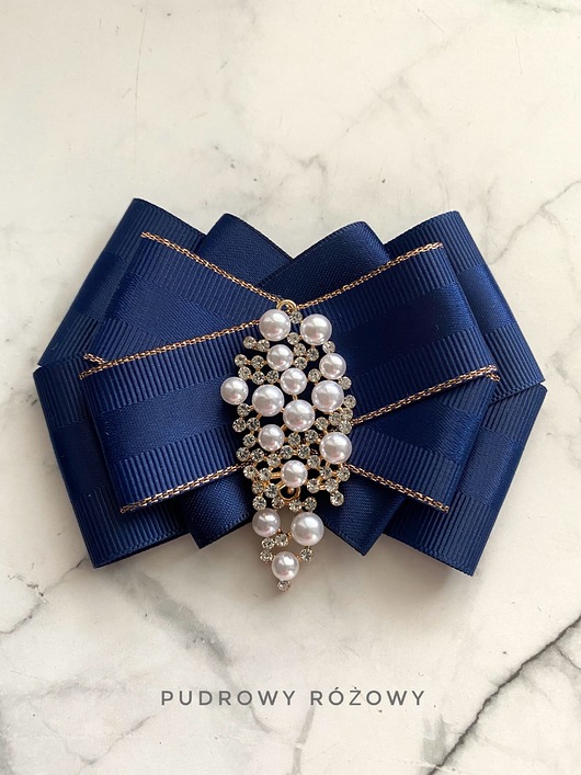 broszki Brosza z  ozdobą wysadzaną perłami New